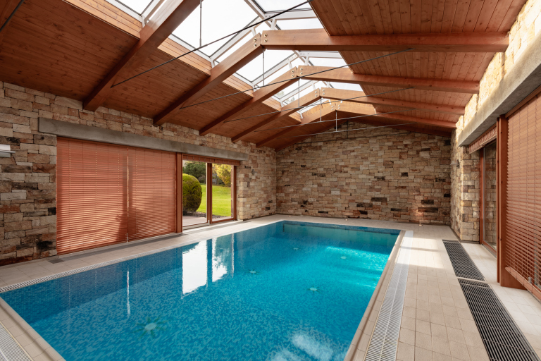 Rodinná vila s bazénem a zahradou – Roztoky u Prahy