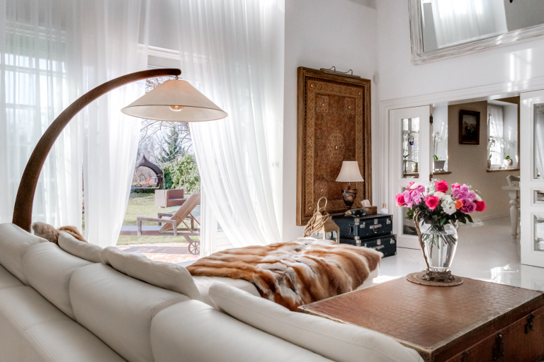 Úchvatná vila s dlouholetou historií  se zahradou a bazénem - Praha 9