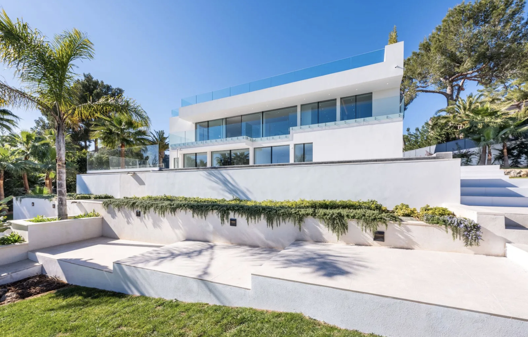 For sale: Modern villa in Son Vida