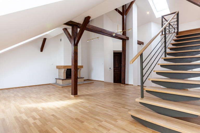 Mezonetový byt 4+1 s výhledem na Vltavu, Praha 5 - Janáčkovo nábřeží