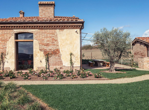 Sale - For rent: Country house in the heart of Tuscany, Italy - Siena