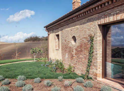 Sale - For rent: Country house in the heart of Tuscany, Italy - Siena