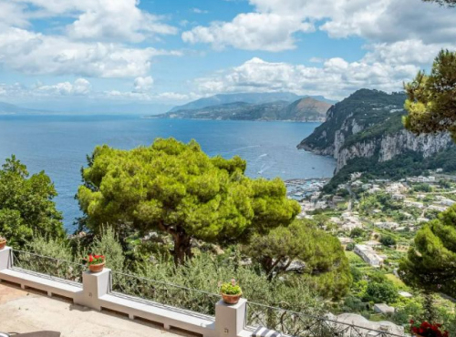 Sale - For sale: A massive estate in the heart of Capri - Italy