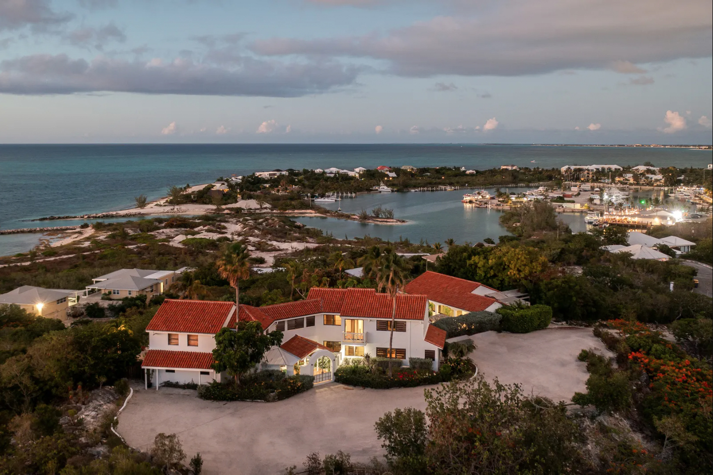 K prodeji: Tropická vila s bazénem, Karibik - ostrovy Turks a Caicos