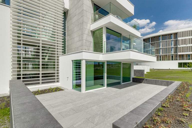 Slunný byt 3+kk s výhledem na golfové hřiště, Nebřenice, Praha-východ