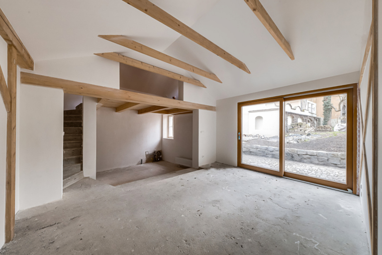 Byt s předzahrádkou v srdci Malé Strany, Praha 1 - Malá Strana