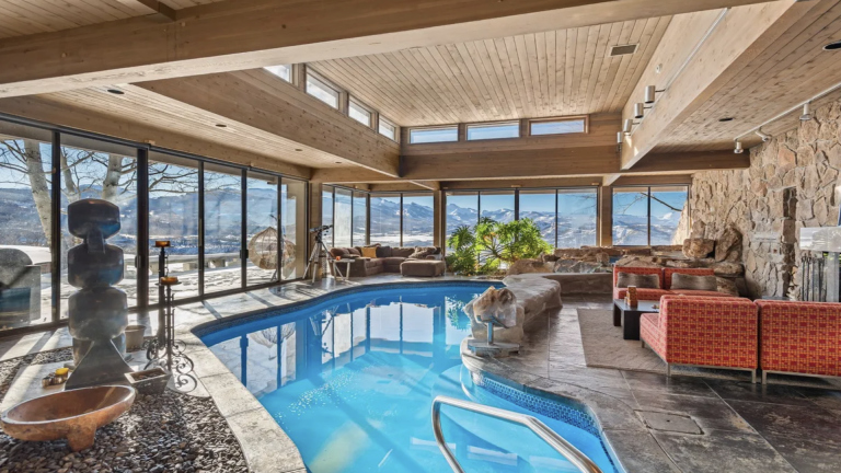 For sale: Modern mountain villa with a view, USA - Aspen