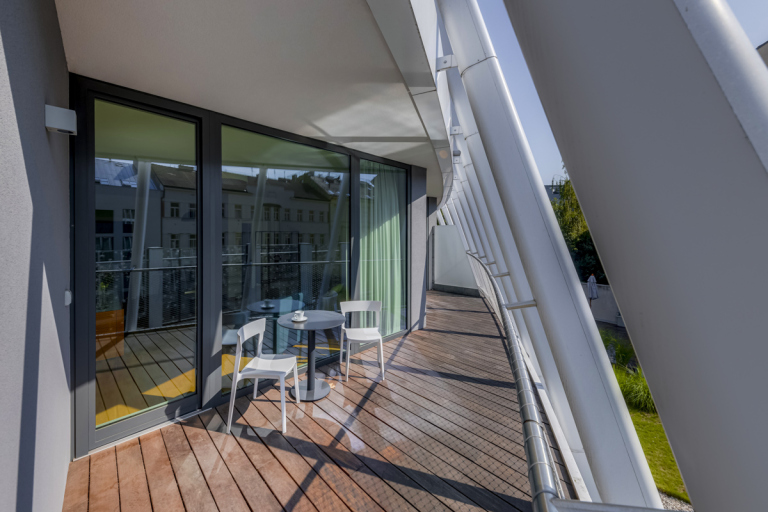 Sunny 2+kk apartment with garden and terrace, Prague 5 - Smíchov