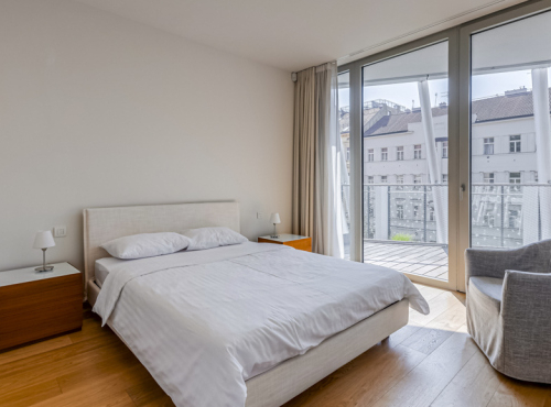 Pronájem - Slunný byt 2+kk s terasou, Praha 5 - Smíchov