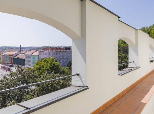 Pronájem - Velkorysý mezonetový byt 5+1, Praha 5 - Malá Strana