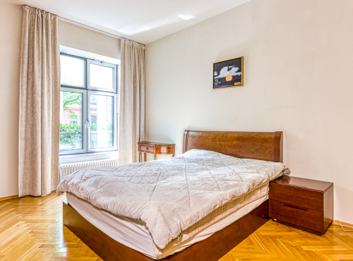 Spacious 4+kk apartment with a garden, Prague 6 - Bubeneč