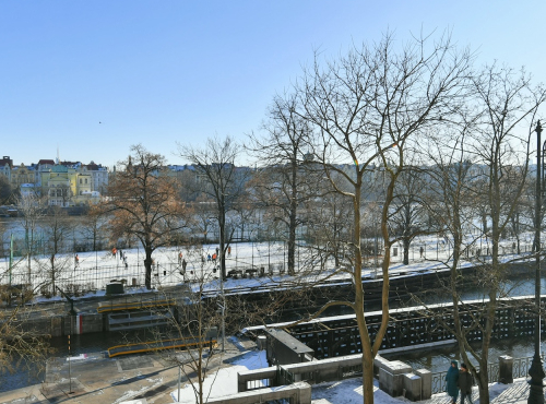 Pronájem - Prostorný byt 3+kk s balkonem, Praha 5 - Janáčkovo nábřeží