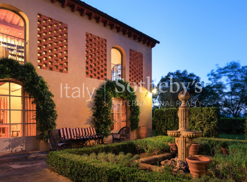 Zahraniční nemovitosti - Historická vila, Itálie - Toskánsko