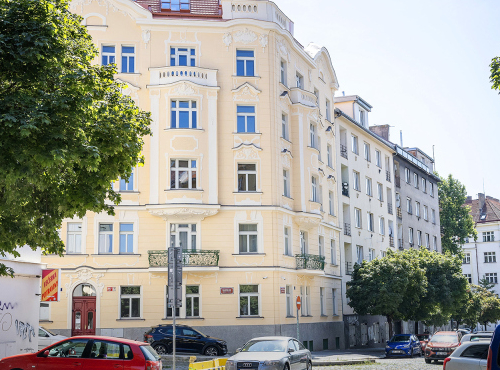 Sale - Bright 4+kk apartment, Prague 10 - Vršovice