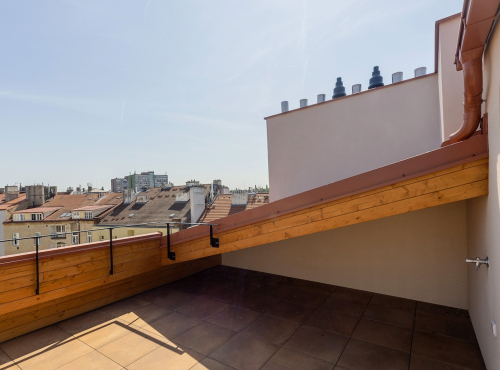 Sale - Bright 4+kk apartment, Prague 10 - Vršovice