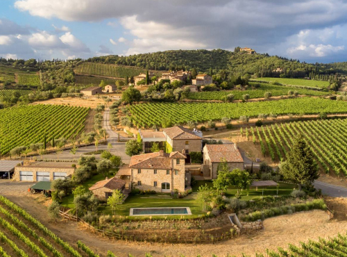 Zahraniční nemovitosti - Prestižní vinařská usedlost s kostelem, Itálie - Toskánsko