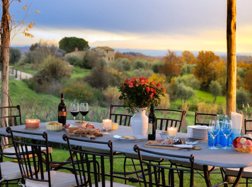 Zahraniční nemovitosti - Prestižní vinařská usedlost s kostelem, Itálie - Toskánsko
