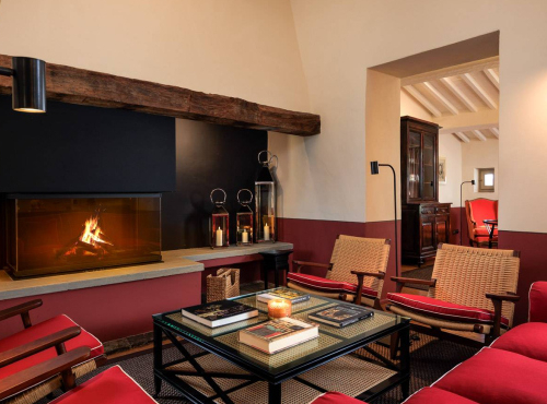 Zahraniční nemovitosti - Prestižní vinařská usedlost s kostelem, Itálie - Toskánsko