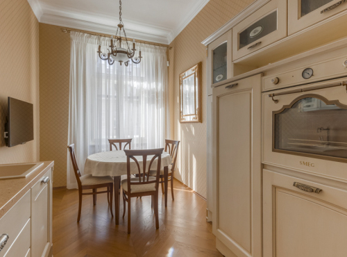 Pronájem - Luxusní byt 3+1 v secesním stylu, Praha 1 - Pařížská