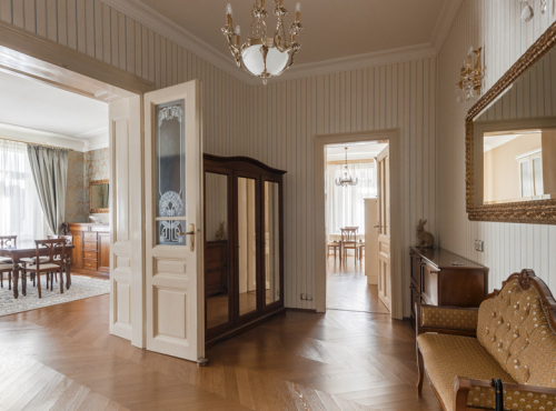 Pronájem - Luxusní byt 3+1 v secesním stylu, Praha 1 - Pařížská