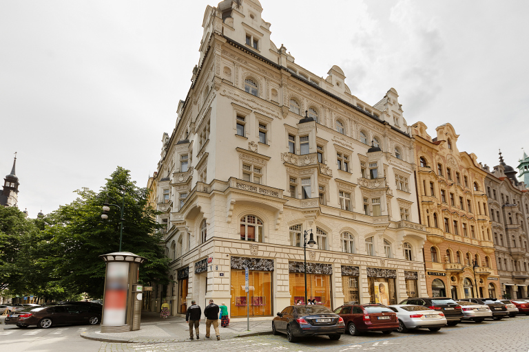 LUXURIOUS APARTMENT IN PAŘÍŽSKÁ STREET, PRAGUE 1 – OLD TOWN