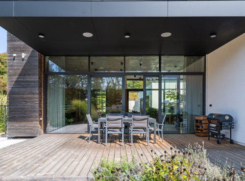 Zahraniční nemovitosti - Nadčasová smart vila s bazénem, Slovensko - Borinka