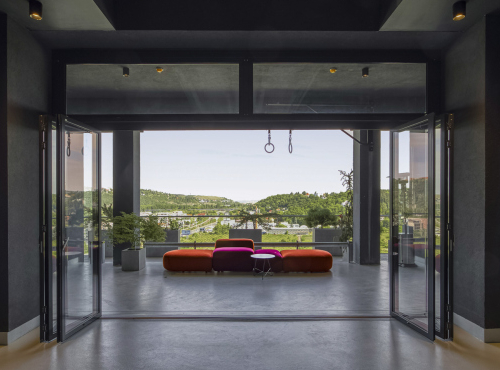 Prodej - Moderní loftový byt s autovýtahem, Praha 12 - Modřany