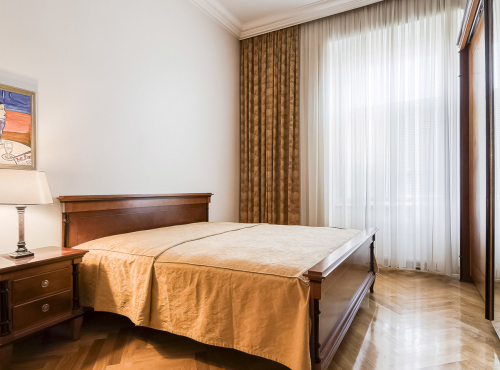 Pronájem - Byt 3+1 na výjimečné adrese, Praha 1 - Malá Strana