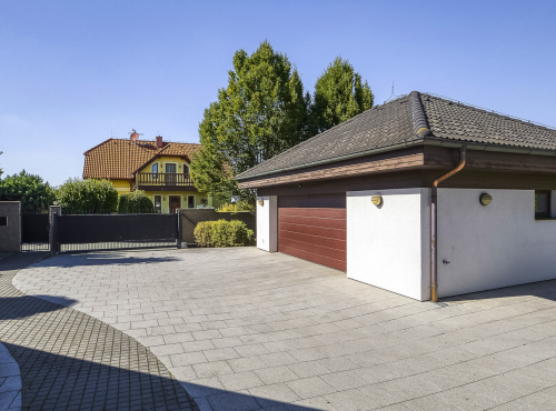 Sale - Family villa 6+kk with swimming pool, Prague-East, Říčany