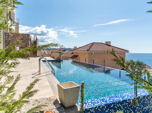 Zahraniční nemovitosti - Elegantní apartmán s výhledem na moře, Černá Hora - Lustica Bay