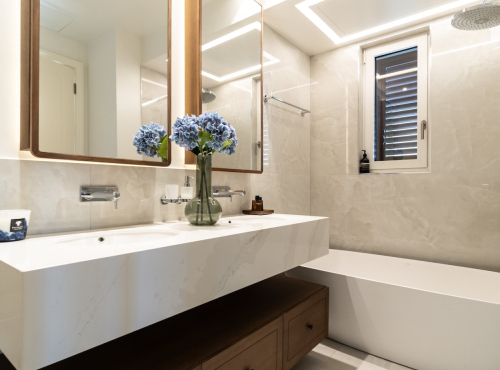 Zahraniční nemovitosti - Elegantní apartmán s výhledem na moře, Černá Hora - Lustica Bay