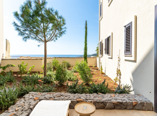 Zahraniční nemovitosti - Elegantní apartmán s výhledem na moře, Černá Hora - Lustica Bay