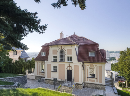 Sale - Exceptional baroque villa, Prague 9 - Vysočany