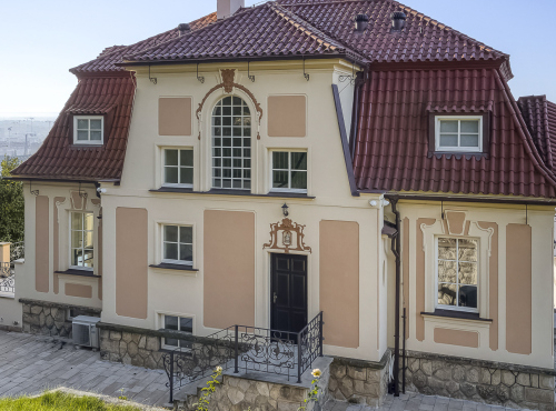 Sale - Exceptional baroque villa, Prague 9 - Vysočany
