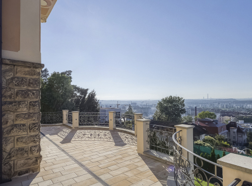 Sale - Exceptional baroque villa, Prague 9 - Vysočany