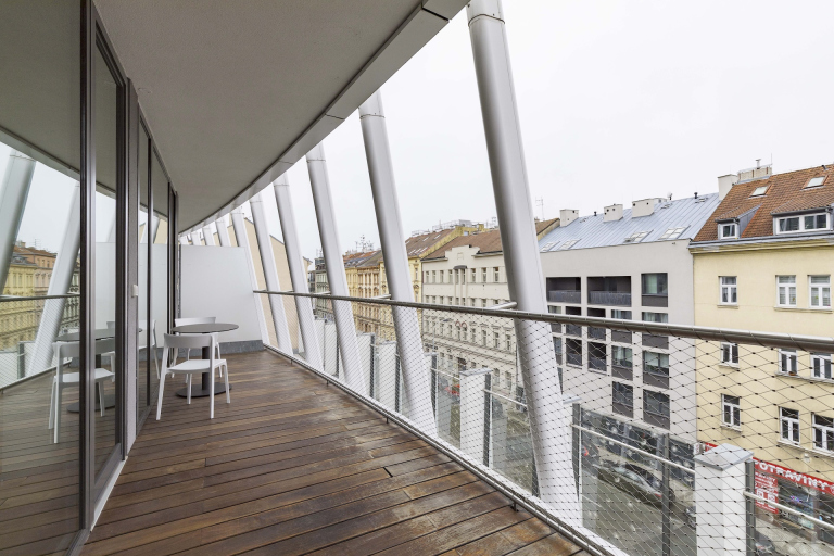 Bright 4+kk apartment with terrace, Prague 5 - Smíchov