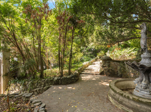 Zahraniční nemovitosti - Historická vila se soukromým parkem, Modra