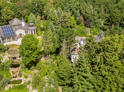 Zahraniční nemovitosti - Historická vila se soukromým parkem, Modra