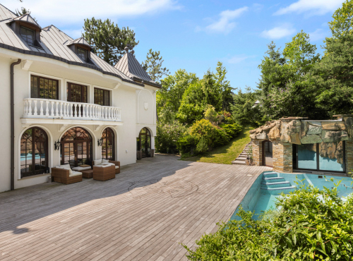 Zahraniční nemovitosti - Historická vila se soukromým parkem, Modra