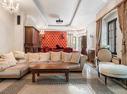 Zahraniční nemovitosti - Historická vila se soukromým parkem, Modra