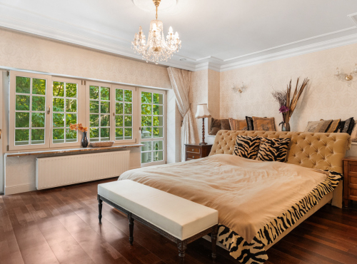 Zahraniční nemovitosti - Historická vila se soukromým parkem, Modra