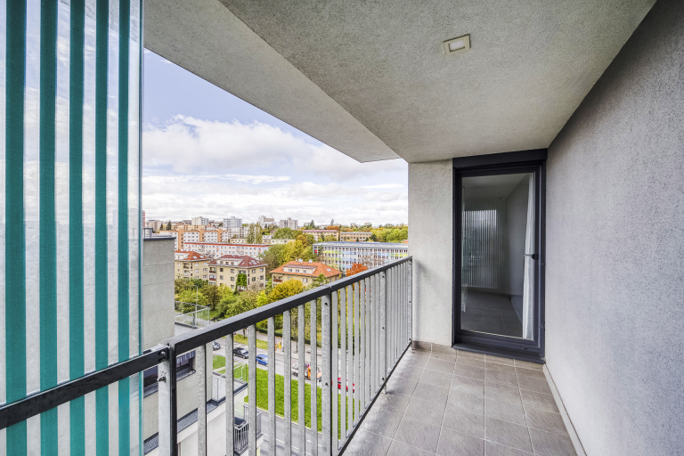 Světlý byt 1+kk s balkonem, Praha 10 - Malešice