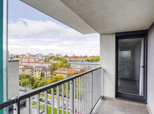 Pronájem - Světlý byt 1+kk s balkonem, Praha 10 - Malešice