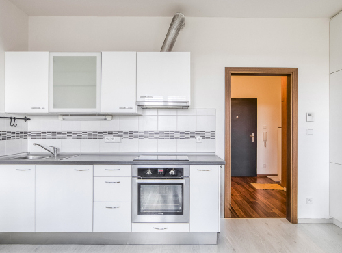 Pronájem - Světlý byt 1+kk s balkonem, Praha 10 - Malešice