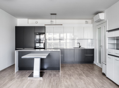 Sale - Sunny 3 bedroom apartment with balcony, Prague 7 - Holešovice