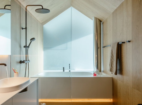 Sale - Venkovské rodinné sídlo, Střední Čechy - Trněný Újezd ID: 1072  Nemovito