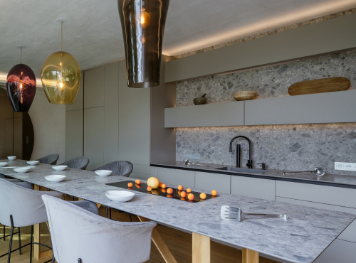 Sale - Venkovské rodinné sídlo, Střední Čechy - Trněný Újezd ID: 1072  Nemovito