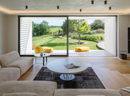 Sale - Venkovské rodinné sídlo, Střední Čechy - Trněný Újezd ID: 1072  Nemovito