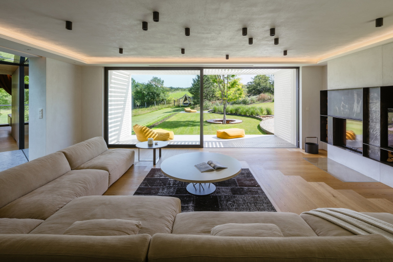 Venkovské rodinné sídlo, Střední Čechy - Trněný Újezd ID: 1072  Nemovito