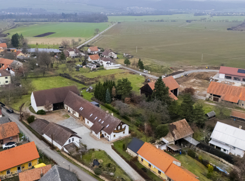 Sale - Historic farmstead, Central Bohemia - Lhotka u Horoměřic